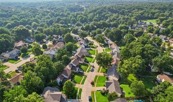 800 Eaglebrooke Dr, Ballwin, MO 63021