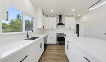 1379 A Manu Aloha St B, Kailua, HI 96734