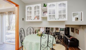 1849 W Spring Ridge Dr, Arlington Heights, IL 60004