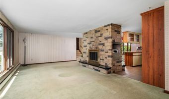 1 Rocky Crest Rd, Cumberland, RI 02864