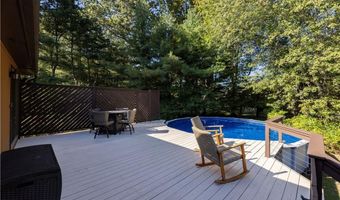 8 Robin Dr, North Kingstown, RI 02852