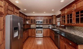 618 9th St, Ames, IA 50010