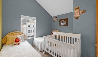 1046 10th Ave NW, Altoona, IA 50009