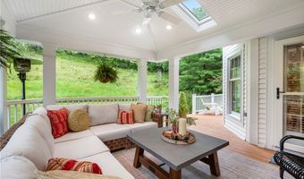 114 Golfview Dr, Adams Twp., PA 15044