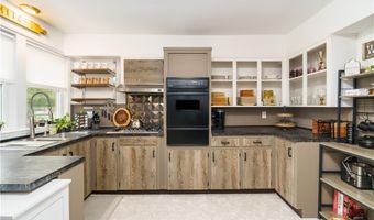 821 Post Rd, Warwick, RI 02888