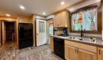 8 Breezy Knoll Ln, Baileyville, ME 04694