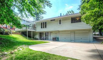 501 Clayworth Dr, Ballwin, MO 63011