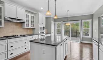 5730 Summerset Woods Dr, Alto, MI 49302