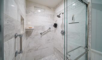 230 Birchbark Trl, Aurora, OH 44202