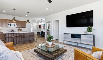 1328 E Lone Rock View Dr, Big Water, UT 84741
