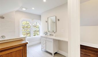 53 Jennys Ln, Barrington, RI 02806