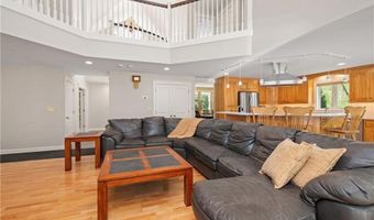 825 Woonsocket Hl, North Smithfield, RI 02896