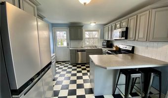 182 Newport Ave, Middletown, RI 02842