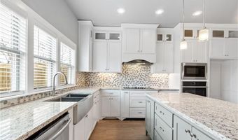 404 NW Retreat Ln, Bentonville, AR 72712