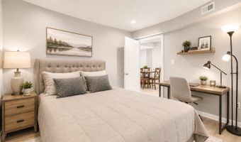 904 S MONROE St, Arlington, VA 22204