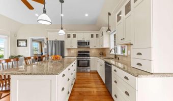 110 Commerce Rd, Barnstable, MA 02630