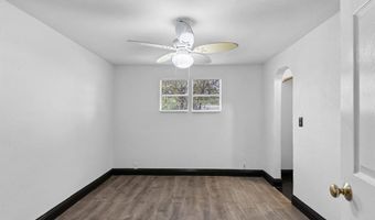 402 E Davis Ave, Alvarado, TX 76009