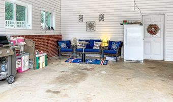 111 Ellen St, Bishopville, SC 29010
