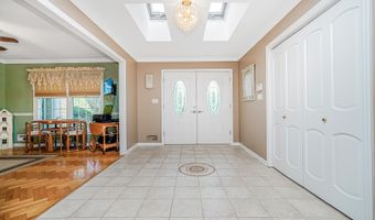 27 Southview Ter S, Middletown, NJ 07748