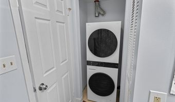 301 S REYNOLDS St 202, Alexandria, VA 22304