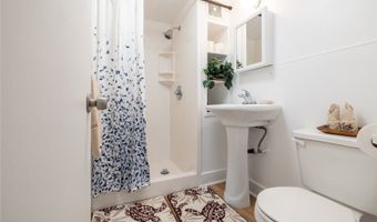 1209 N School St 102, Honolulu, HI 96817