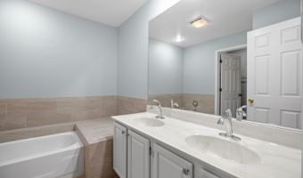 1533 N Courtland Dr, Arlington Heights, IL 60004