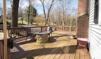 2 Greenview Rd, Brookfield, CT 06804