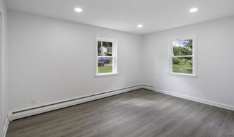 31 Roslyn Dr, Cheshire, CT 06410