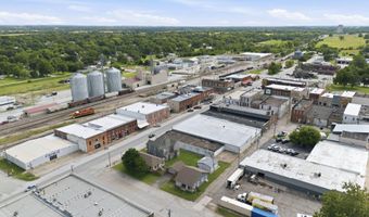 36 W Olive St, Aurora, MO 65605