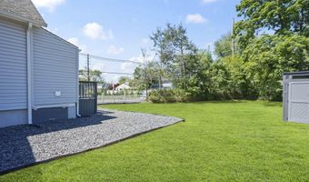 310 East Rd, Belford, NJ 07718