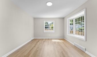 110 Minturn Rd, Bridgeport, CT 06606