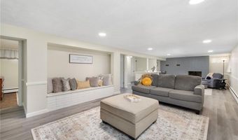 103 BIRCHWOOD Dr, North Kingstown, RI 02852
