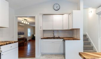 17 Oak Ave, East Providence, RI 02915