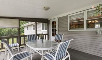 68 Birchwood Dr, Narragansett, RI 02882