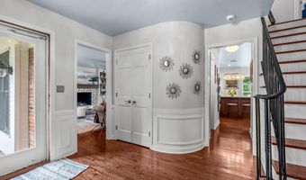 11806 E Arbor Dr, Anchorage, KY 40223