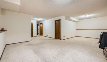 211 Mckinley St, Anoka, MN 55303
