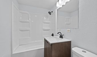 1074 6TH St, Green Bay, WI 54304