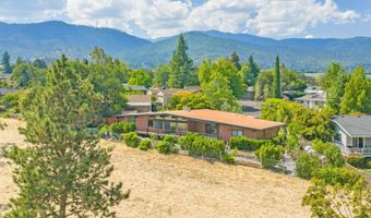 738 Fairway Ct, Ashland, OR 97520