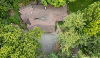 550 Greentree Ln NE, Ada, MI 49301