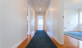 9 Elizabeth Dr, Lincoln, RI 02865