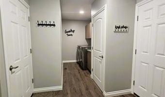 215 Almont Ave, Almont, MI 48003