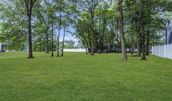 11 Phillips Mills Dr, Middletown, NJ 07748