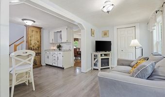50 Brookdale Ave, Cranston, RI 02921