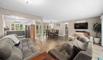 121 S 5th Ave, Brandon, SD 57005