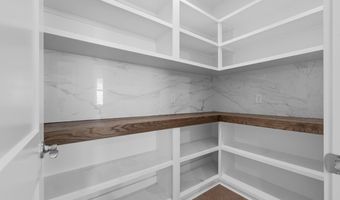 7901 S Shoreline Blvd, Benton, AR 72019