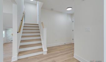 3023 N Windsor Dr, Arlington Heights, IL 60004