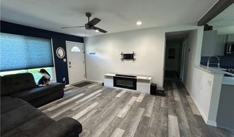 784 Robinhood Dr, Aurora, OH 44202
