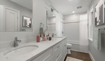 109 Greenway, Albertson, NY 11507