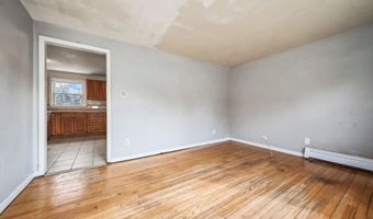 71 Sunshine Cir, Bridgeport, CT 06606