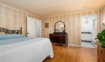 8 Westgate Rd, Cumberland, RI 02864